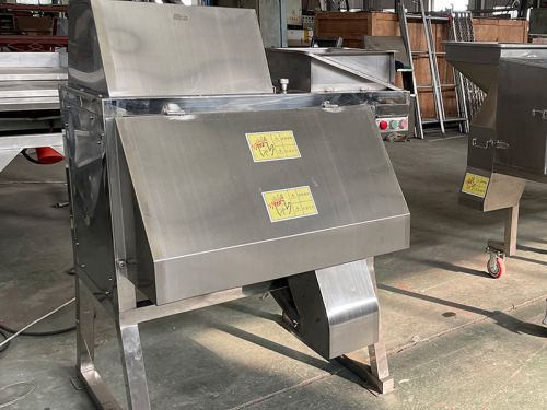 Vegetable cutting machine