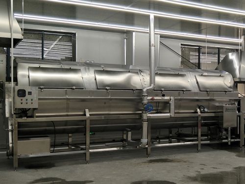 Auger type hot water blancher