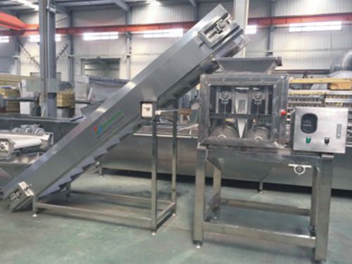 Pepper breaking machine