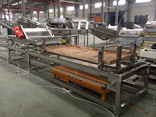 Prune loading machine